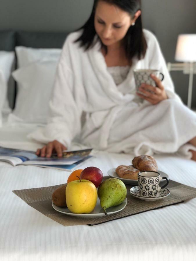 La Quadra Suites - Central Apartments In Iseo With Daily Housekeeping Ngoại thất bức ảnh