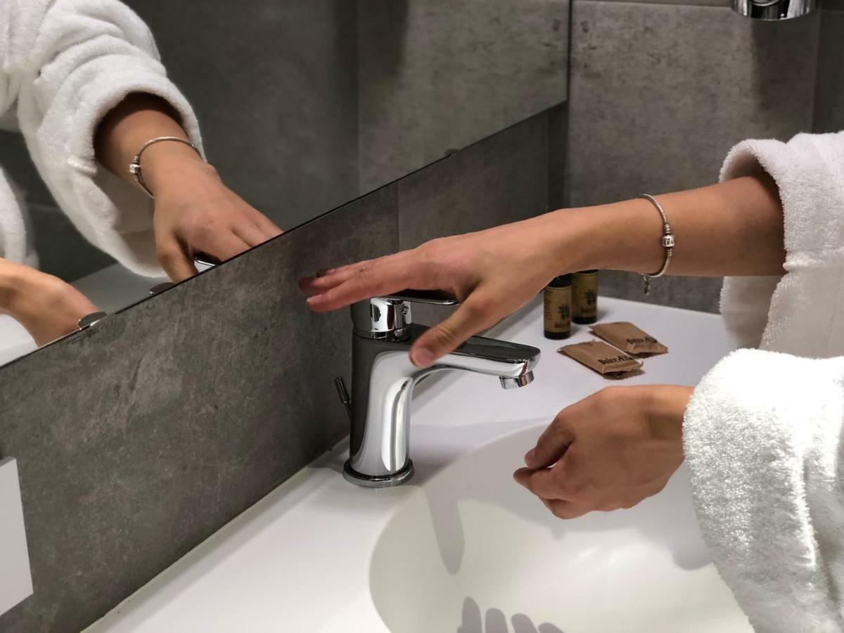 La Quadra Suites - Central Apartments In Iseo With Daily Housekeeping Ngoại thất bức ảnh