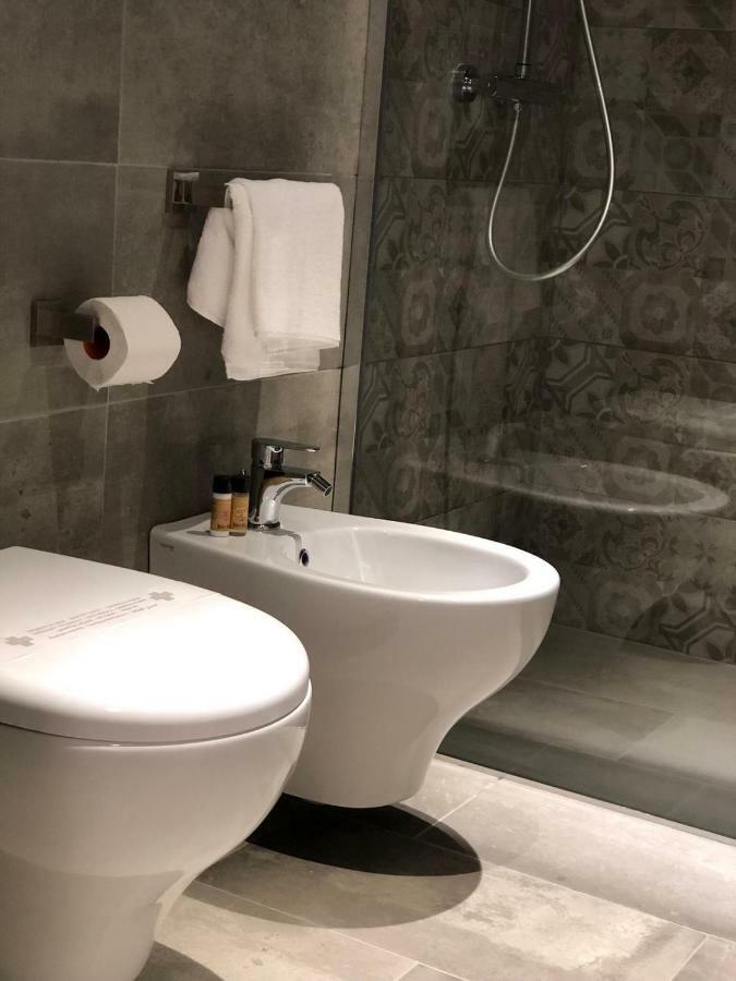 La Quadra Suites - Central Apartments In Iseo With Daily Housekeeping Ngoại thất bức ảnh